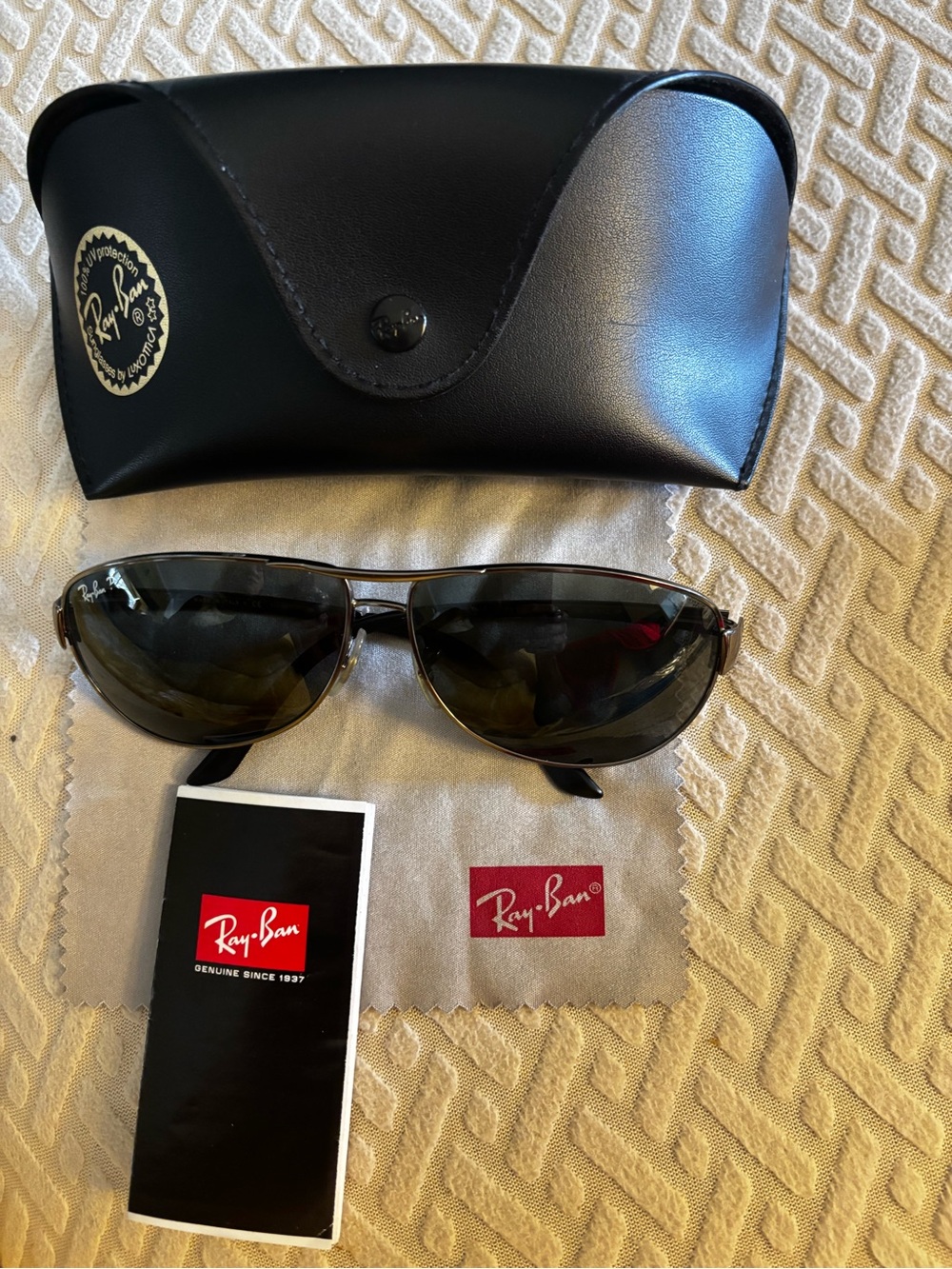 Ray-Ban Polarized Unisex Black Aviator Sunglasses